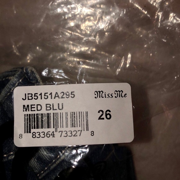 NWT Miss Me distressed/patches boyfriend crops - Picture 15 of 15